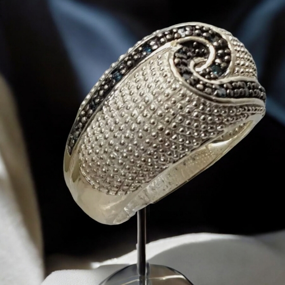 Women's Sterling Silver and Blue Diamond 💎 Ring - Picture 3 of 6